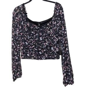 Almost Famous Top Cropped Long Sleeve, Black Floral Pattern, Built-in bra